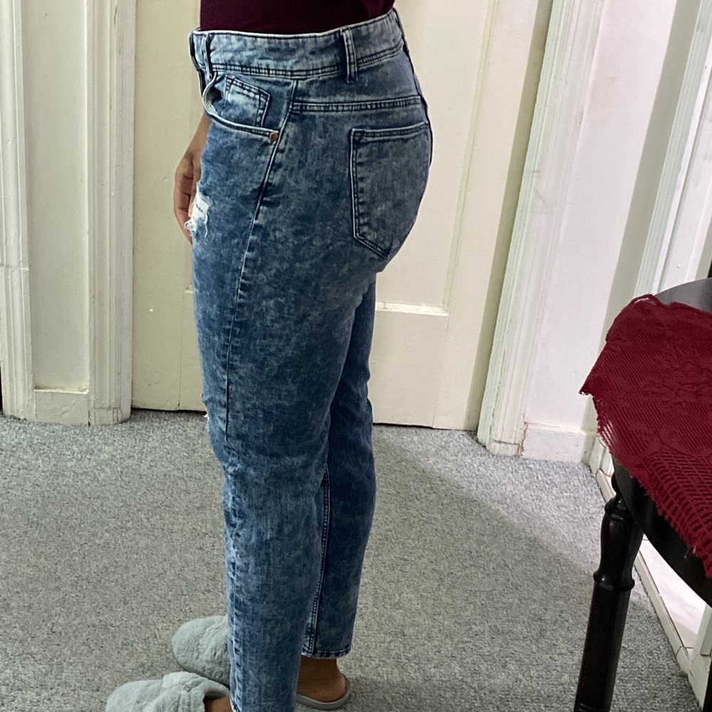 Ripped Jeans - Picture 2 of 3